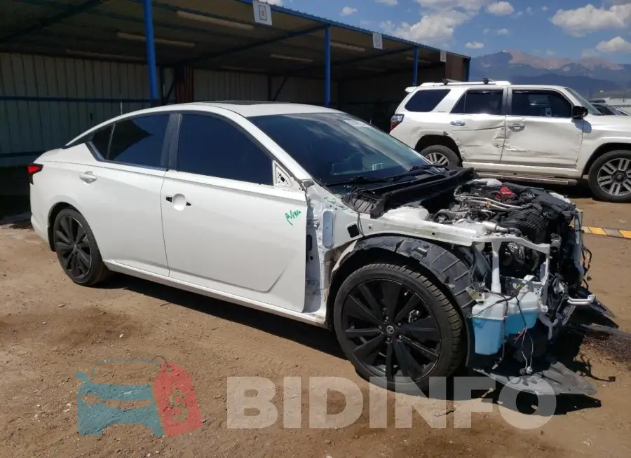1N4BL4CV1NN350137 Photo# 4