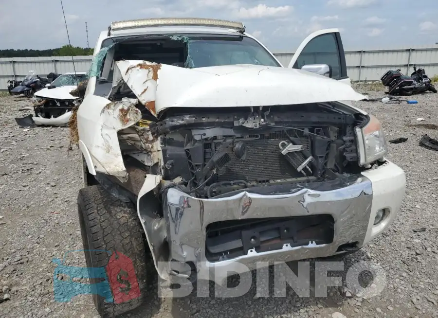1N6BA0EC6FN511617 Photo# 11