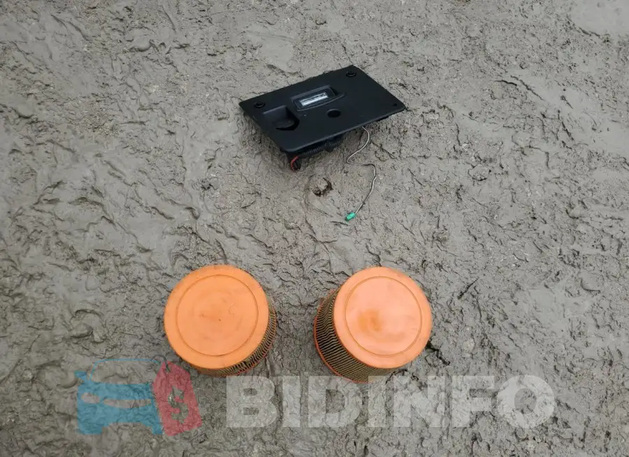 SBM13FAA1JW004148 Photo# 12