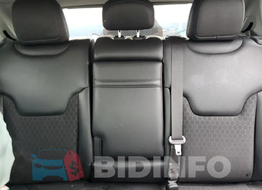 3C4NJCBBXJT460922 Photo# 10