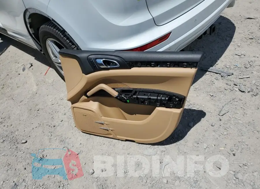WP1AA2A27GKA08767 Photo# 12