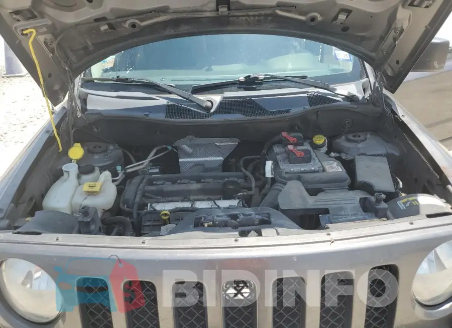 1C4NJPFA4GD803974 Photo# 12