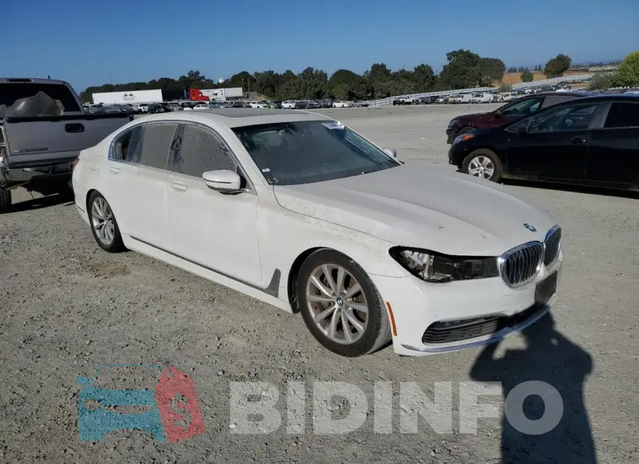 WBA7E2C58JG742414 Photo# 4