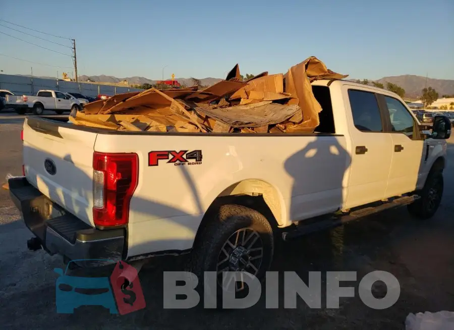 1FT8W3B60JEB71260 Photo# 3