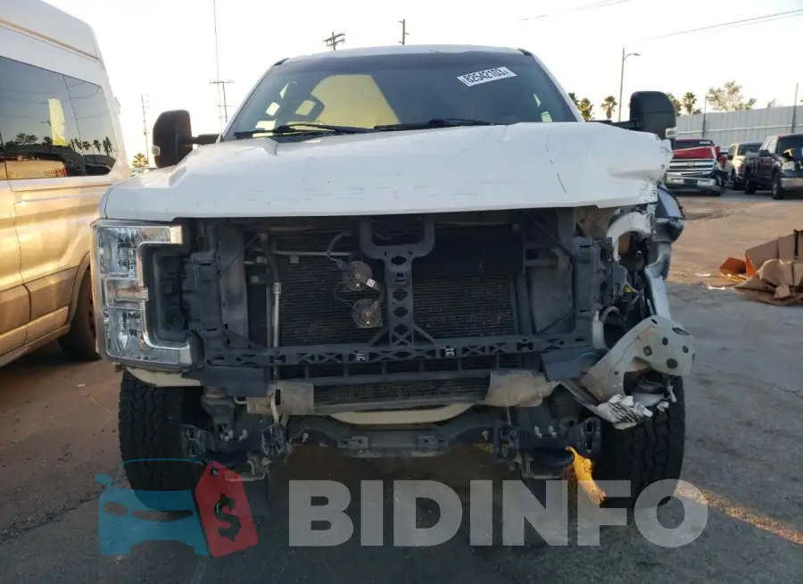 1FT8W3B60JEB71260 Photo# 5