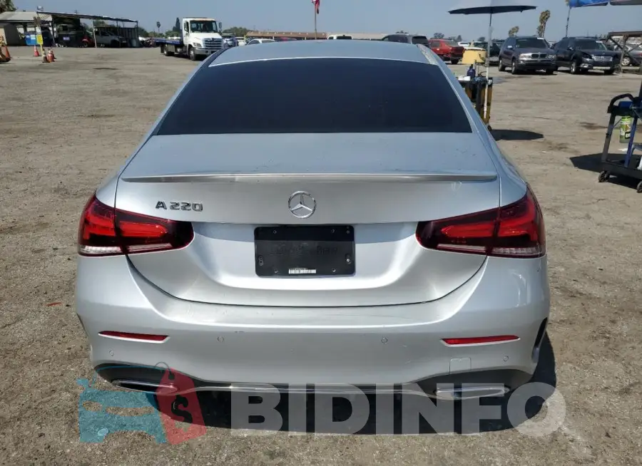 WDD3G4EB7KW012811 Photo# 6