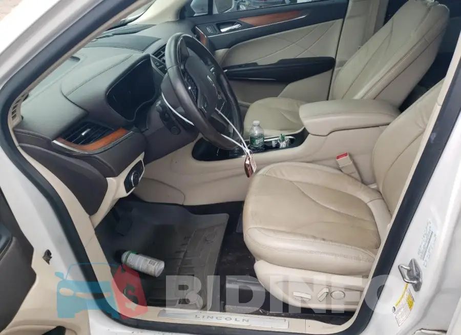 5LMCJ2D95HUL13850 Photo# 7