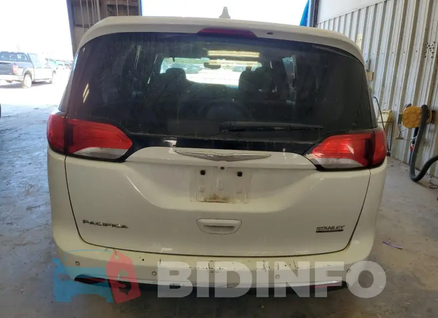 2C4RC1FG7JR122614 Photo# 6