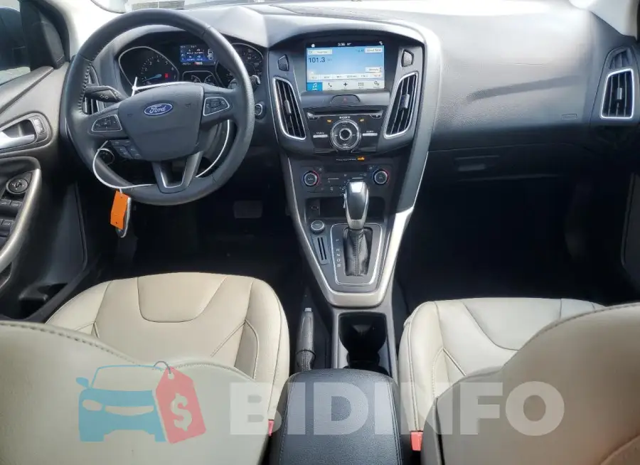 1FADP3N21GL252735 Photo# 8