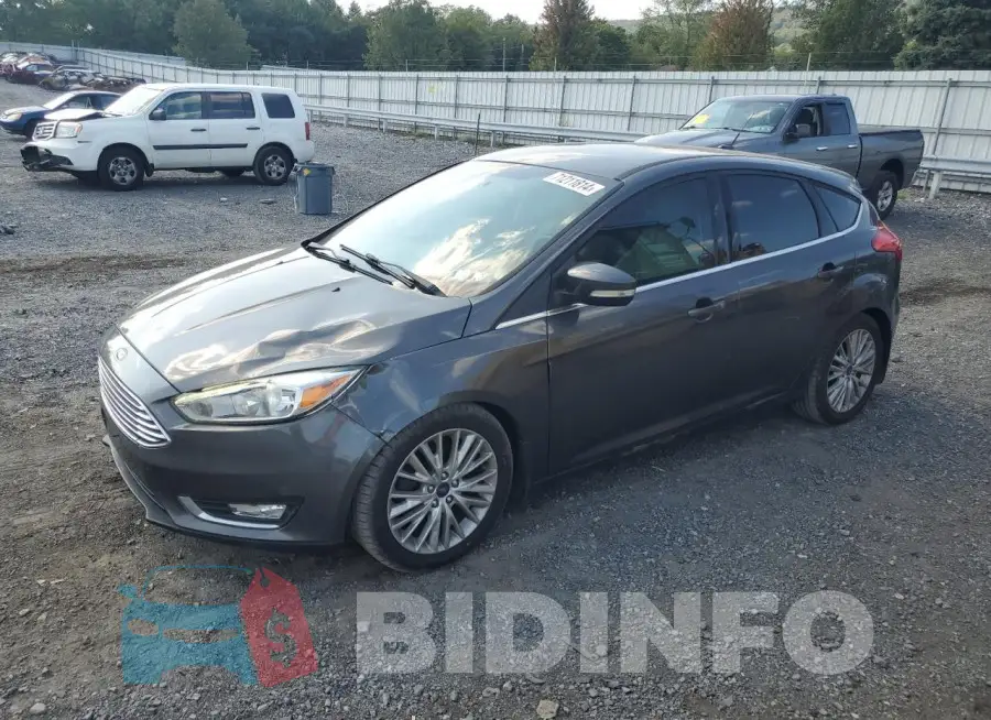 1FADP3N21GL252735 Photo# 1