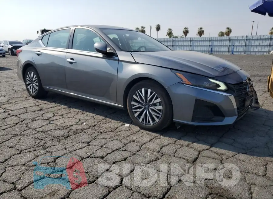 1N4BL4DV5PN384809 Photo# 4
