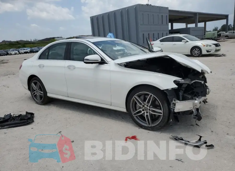 WDDZF4JB1KA573182 Photo# 4