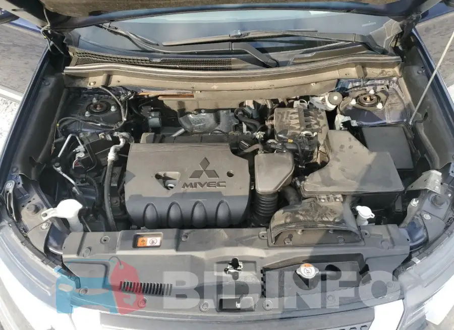 JA4AD3A37LZ043330 Photo# 12
