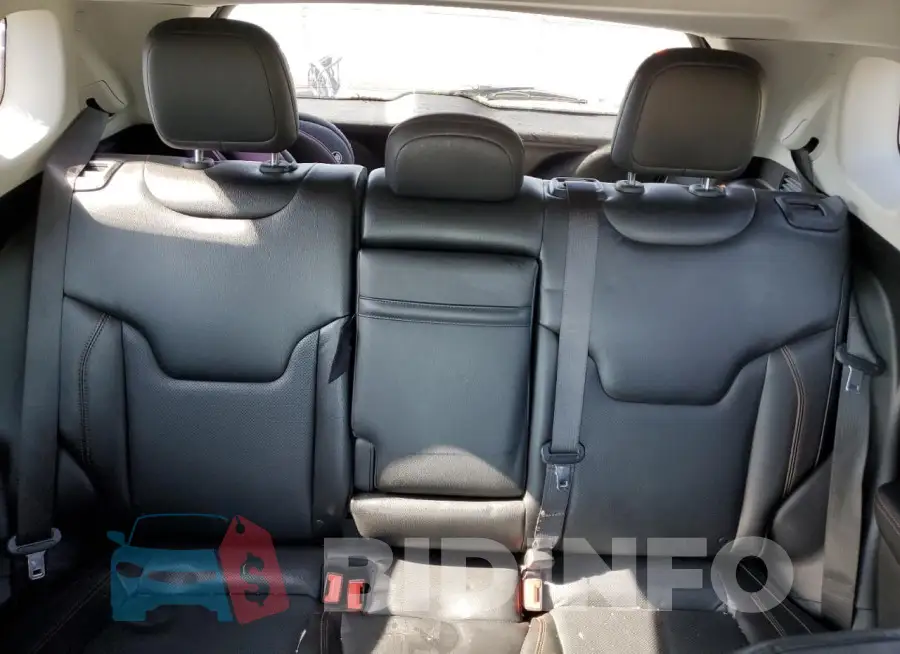 3C4NJDCB5JT458032 Photo# 10