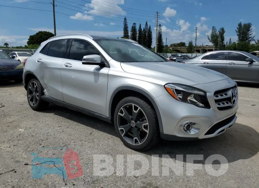 W1NTG4EBXLU040876 Photo# 4
