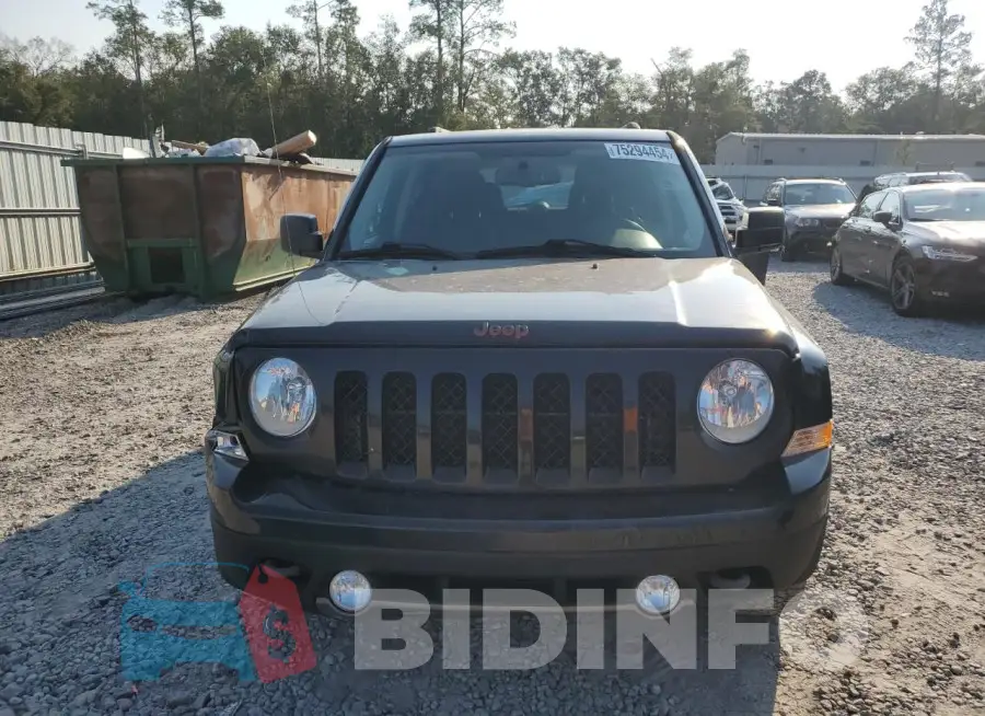 1C4NJRBBXGD752846 Photo# 5