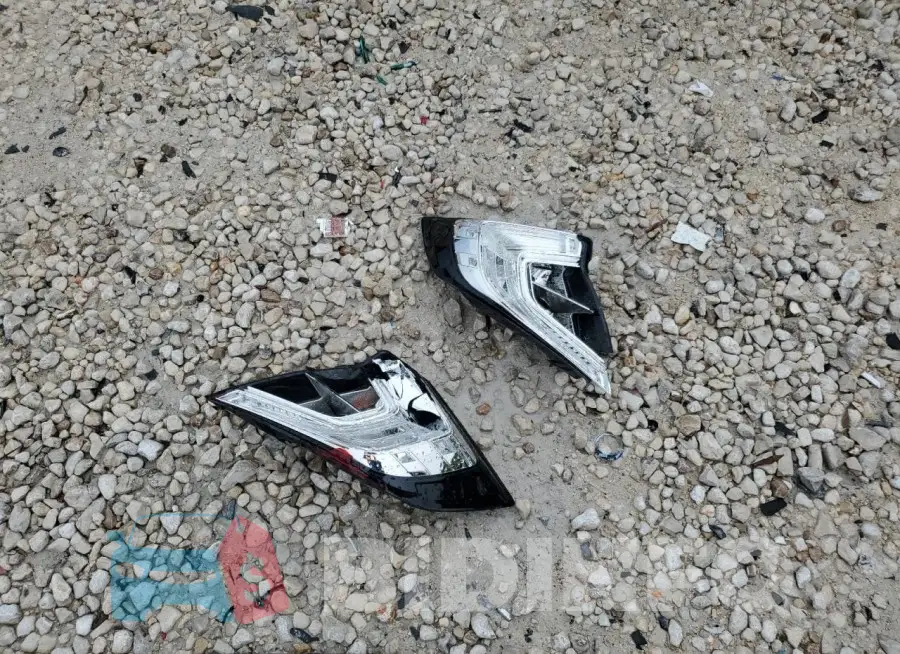19XFC2F57HE064104 Photo# 12