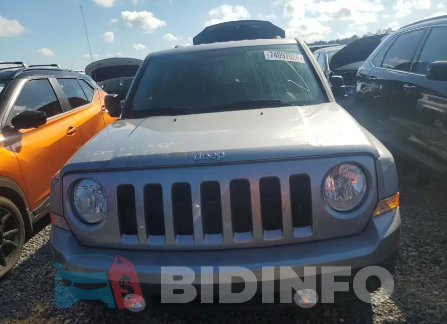 1C4NJPBB2HD102091 Photo# 5