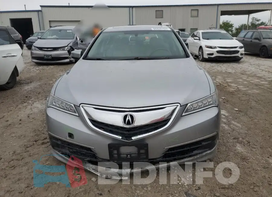 19UUB1F37HA009532 Photo# 5