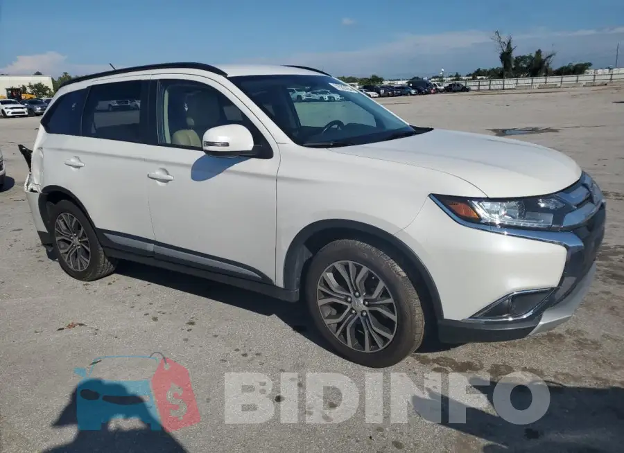JA4AD3A36GZ010678 Photo# 4