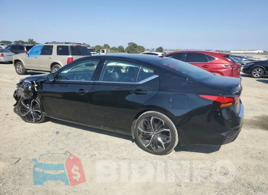 1N4BL4CV2PN329087 Photo# 2
