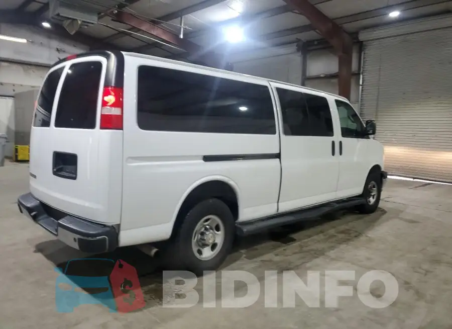 1GAZGPFP8M1216896 Photo# 3