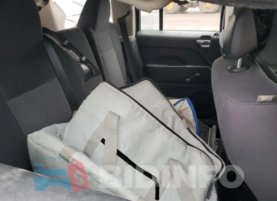 1C4NJRAB7FD244155 Photo# 11