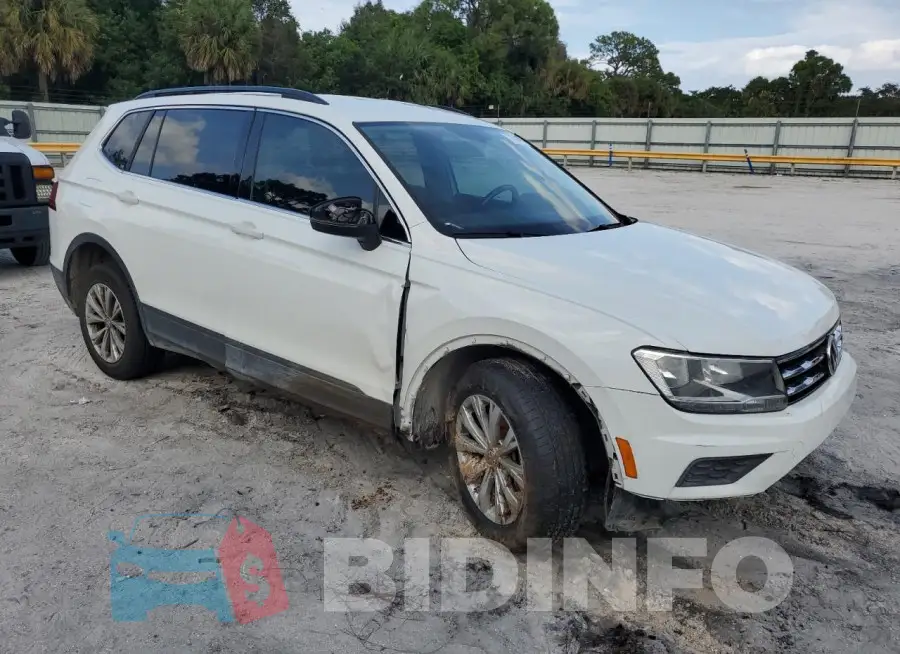 3VV3B7AX8KM027413 Photo# 4