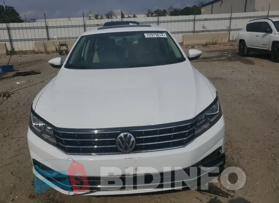 1VWLA7A33KC004182 Photo# 5