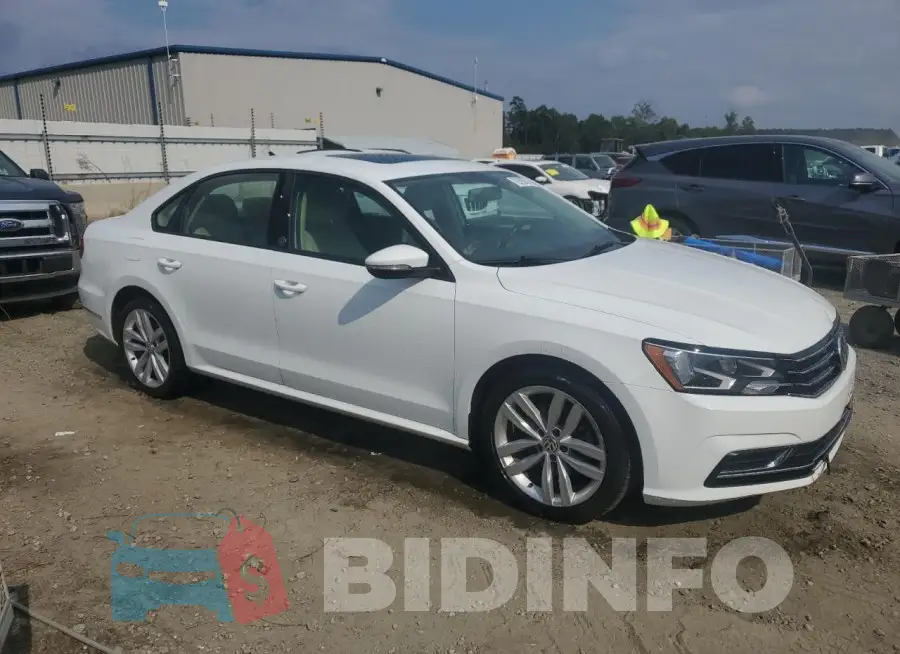 1VWLA7A33KC004182 Photo# 4