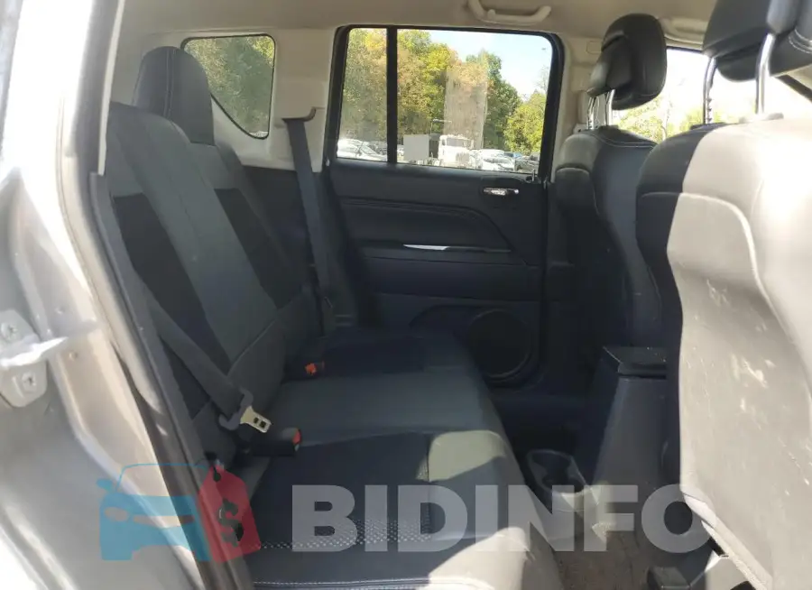 1C4NJCEB5FD120196 Photo# 11