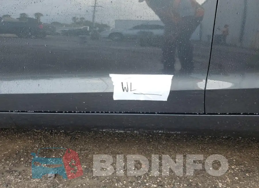 1G6AC5SS2J0185048 Photo# 12