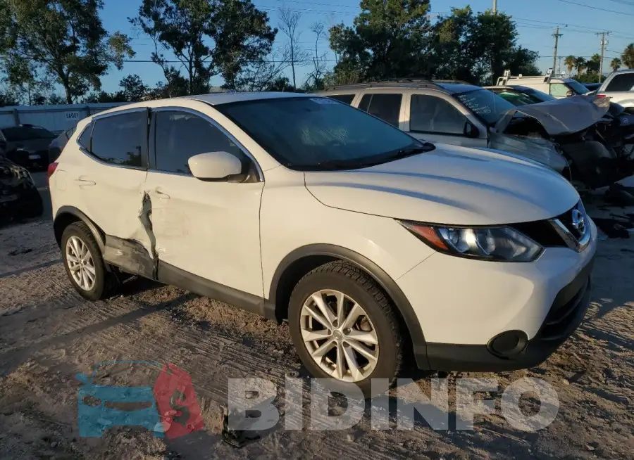 JN1BJ1CR7HW104714 Photo# 4