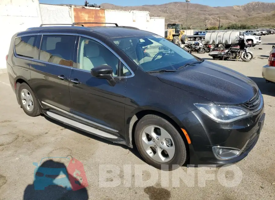 2C4RC1L79JR124854 Photo# 4