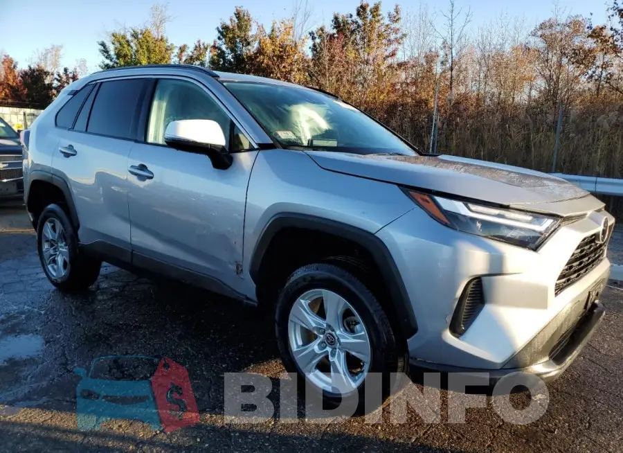 2T3P1RFV6NC304084 Photo# 4