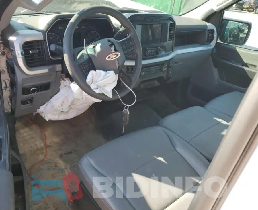 1FTMF1EP1PKD66740 Photo# 8