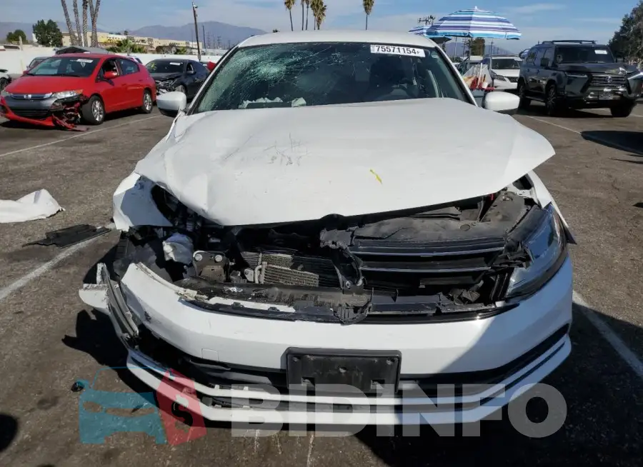 3VW167AJ7HM277673 Photo# 5