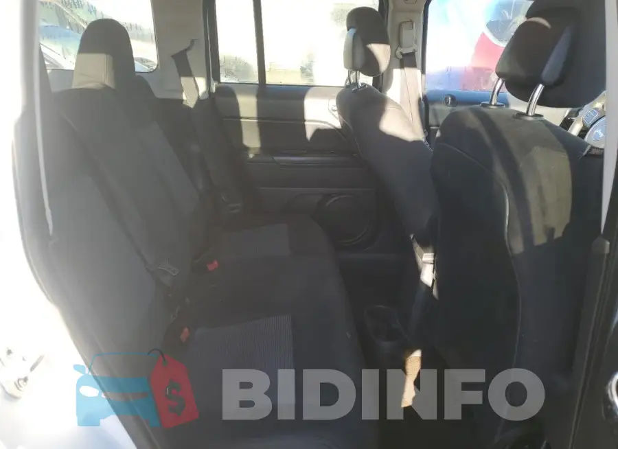 1C4NJPFB9FD107912 Photo# 10
