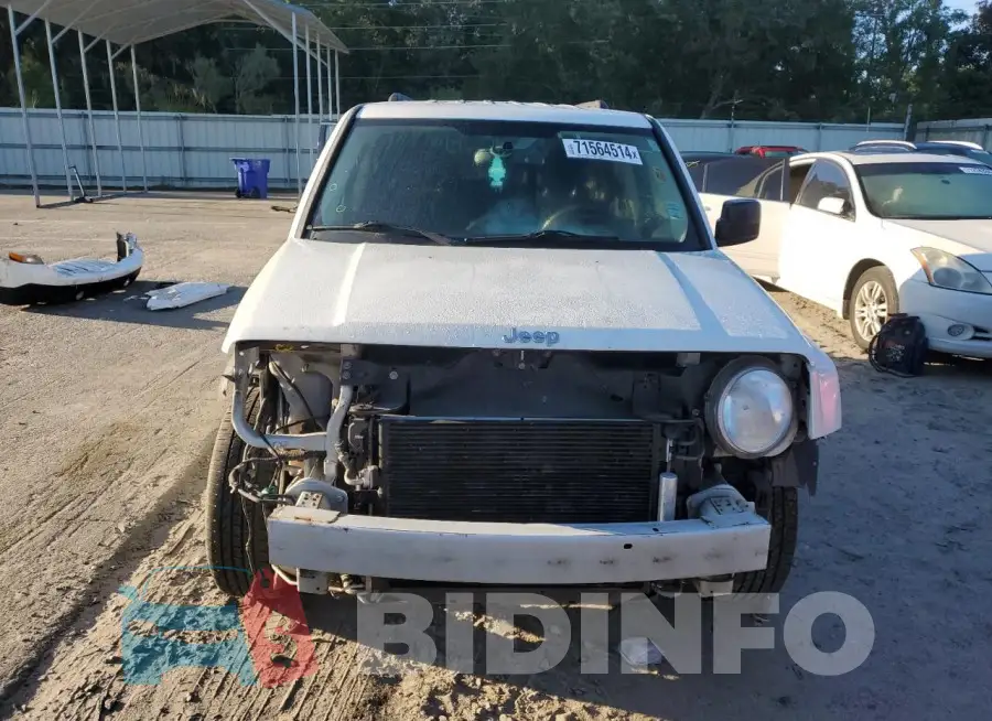 1C4NJPFB9FD107912 Photo# 5