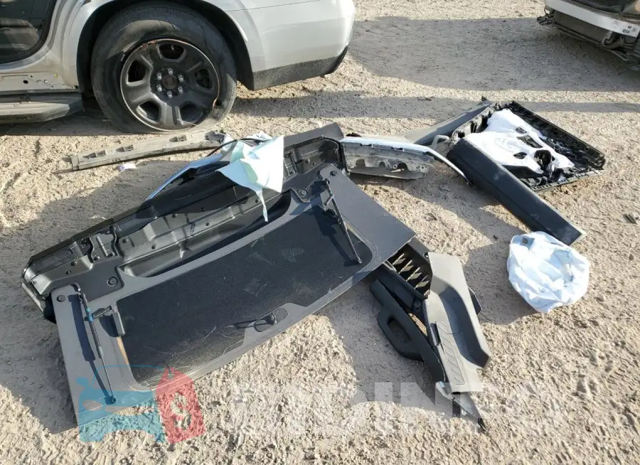 1GNSCLED3NR251358 Photo# 12