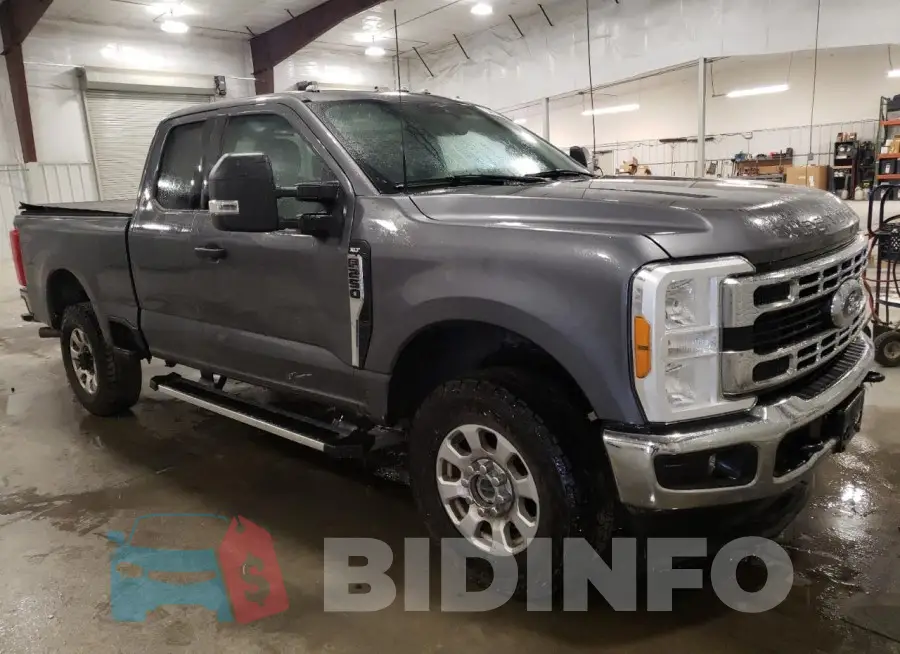 1FT7X2BN2PED41332 Photo# 4