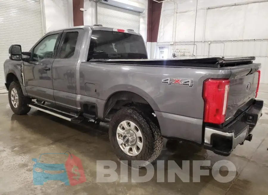 1FT7X2BN2PED41332 Photo# 2