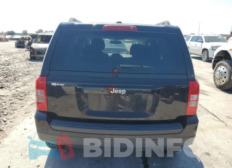 1C4NJPBBXGD590186 Photo# 6