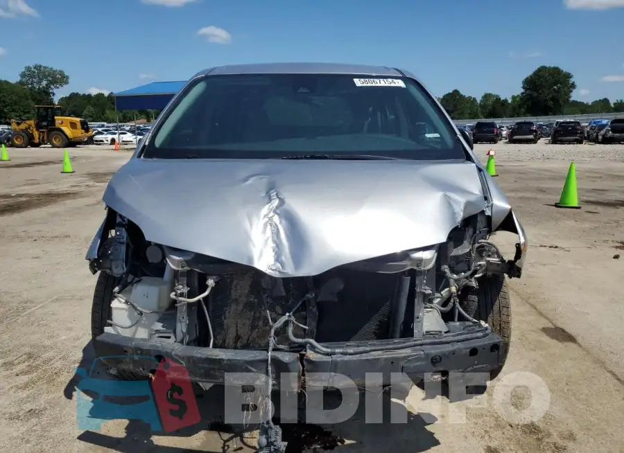 5TDZZ3DCXJS928724 Photo# 5