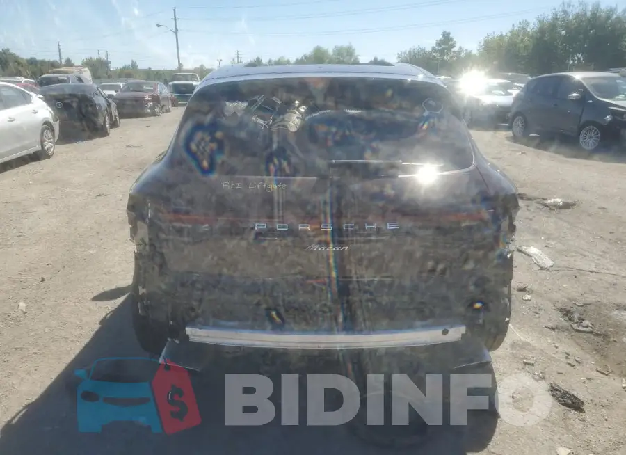 WP1AA2A51MLB01171 Photo# 6