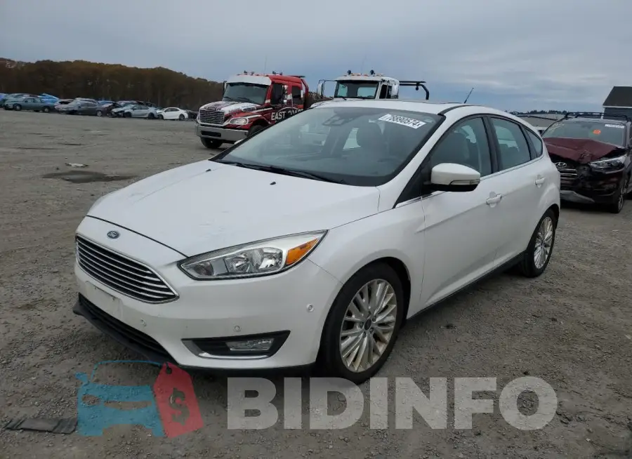 1FADP3N27JL325176 Photo# 1