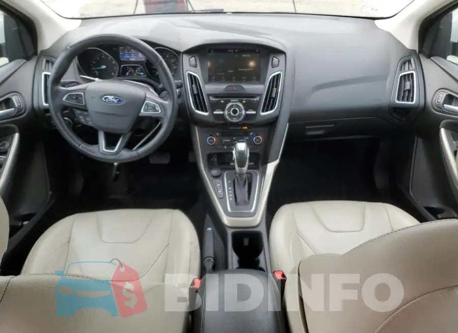 1FADP3N27JL325176 Photo# 8