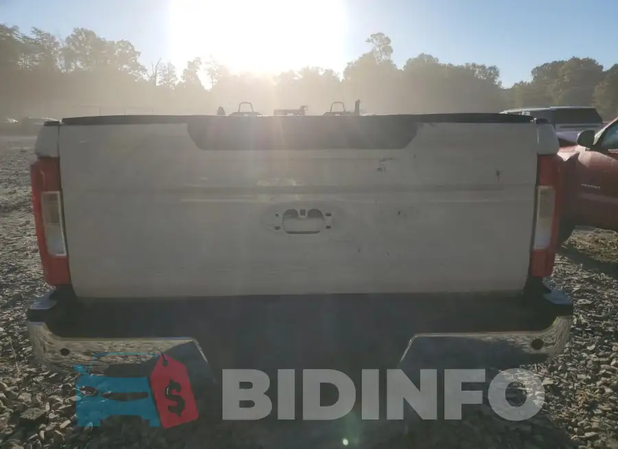 1FT7W2B65JEB39863 Photo# 6