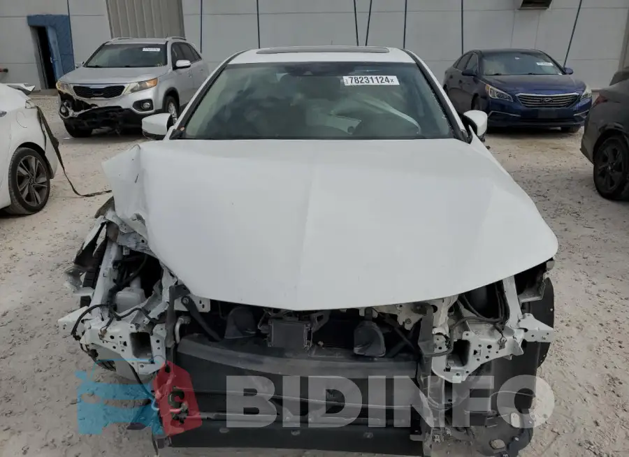 19UUB1F35JA010748 Photo# 5