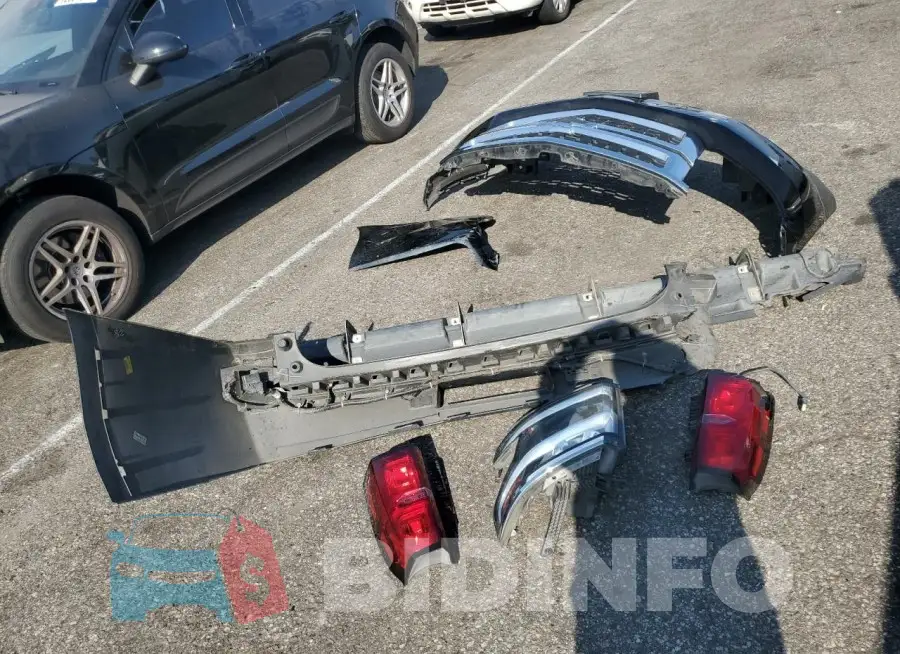 1GNSCHKCXKR142822 Photo# 13